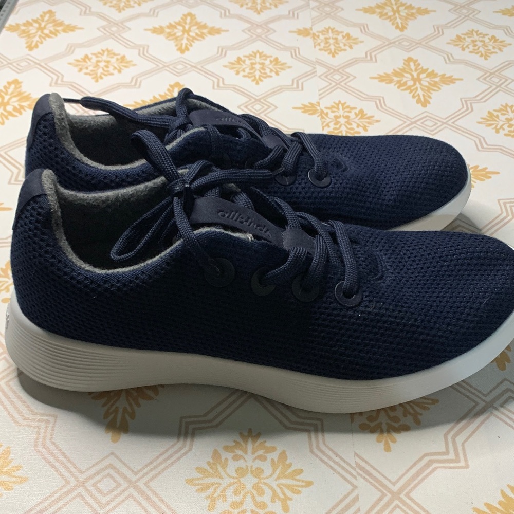 Women Allbirds Midnight Blue Knit Sneakers with White Soles - Picture 4 of 6